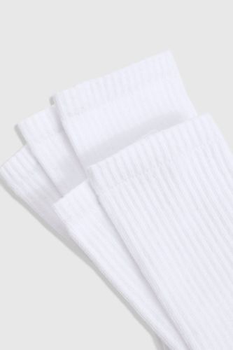 Chaussettes de sport blanches 5 Pack - boohoo - Modalova