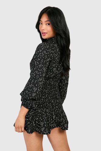 Petite Spot Robe à col haut froncée et à volants | Taille 44 - boohoo - Modalova