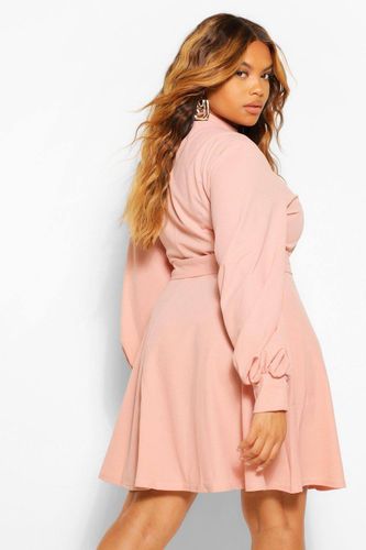 Grande taille - Robe patineuse à manches bishop et col montant | Taille 48 - boohoo - Modalova