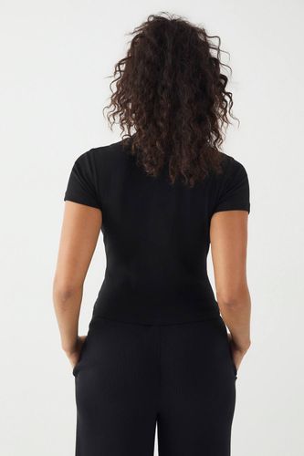 Haut Manches Courtes Côtelé à Boutons avec Broderie Script | Taille 2XL - DSGN Studio - Modalova