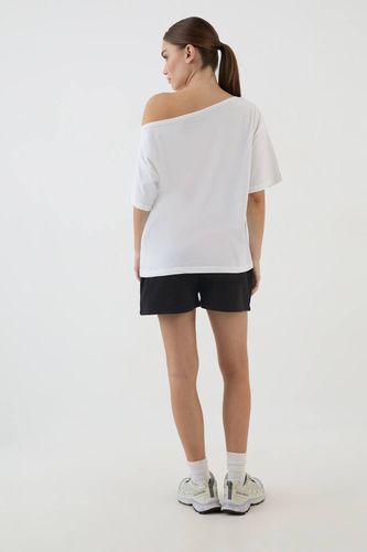 T-shirt Asymétrique Épaule Dénudée Script | Taille Medium - DSGN Studio - Modalova