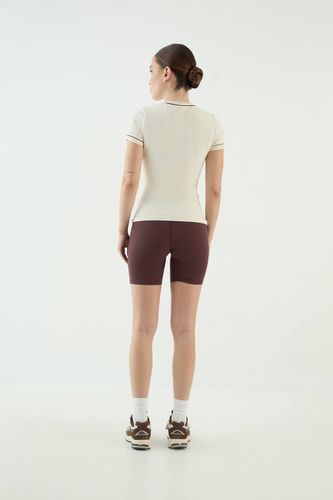 Haut Ajusté À Détails De Passepoil | Taille Medium - DSGN Studio - Modalova