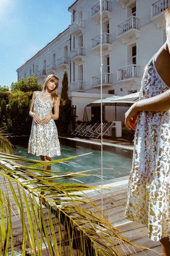 Robe courte en sequins - MOLLY BRACKEN - Modalova