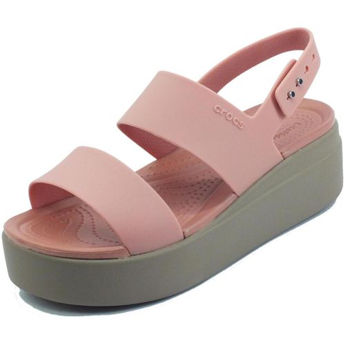 Sandales compensées brooklyn low wedge pale - Crocs - Modalova