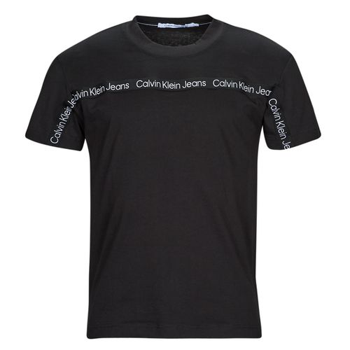 T-shirt LOGO TAPE TEE - Calvin Klein Jeans - Modalova