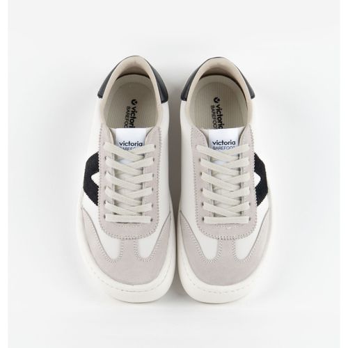 Baskets basses BASKET OLMO BAREFOOT EFFET CUIR DAIM COULEUR 1186100 - Victoria - Modalova