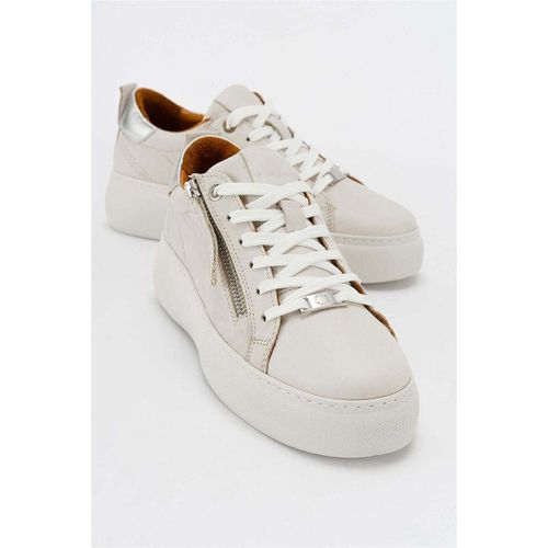 Baskets basses Allie - Beige Leather Zip Sneaker (Women) - Forever & Always Shoes - Modalova