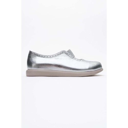 Chaussures escarpins CHELLE Silver Elastic Leather Flat (Women) - Forever & Always Shoes - Modalova