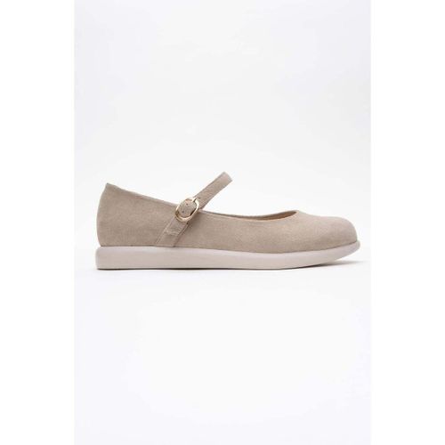 Chaussures escarpins ANISA Beige Suede Leather Strap Flat (Women) - Forever & Always Shoes - Modalova