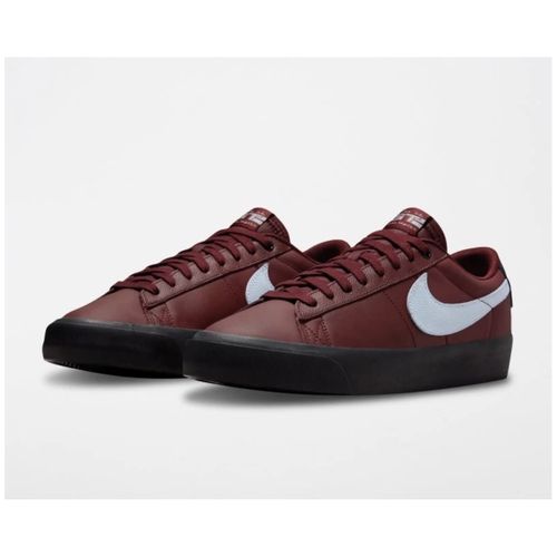 Baskets basses BLAZER LOW BORDEAUX NOIR - Nike - Modalova
