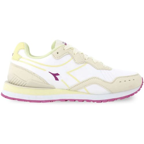 Baskets basses Diadora Raven - Diadora - Modalova