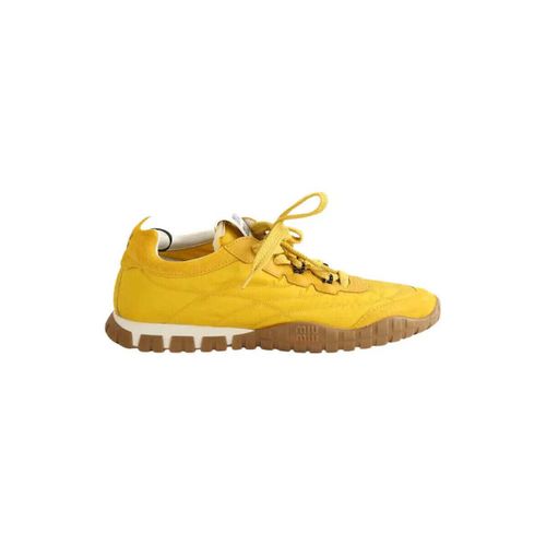 Baskets basses Baskets jaunes - Miu Miu - Modalova
