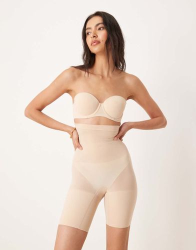 Short invisible et respirant longueur mi-cuisse avec taille haute et empiÃ¨cements gainants au niveau du ventre - Beige champagne-Neutral Neutral L - Spanx - Modalova