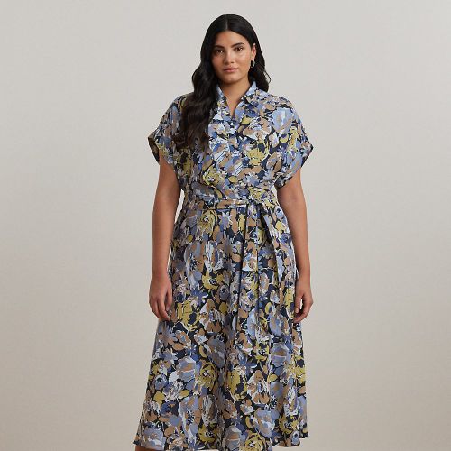 Grandes Tailles - Robe fleurie ceinturée en crêpe - Lauren Curve - Modalova