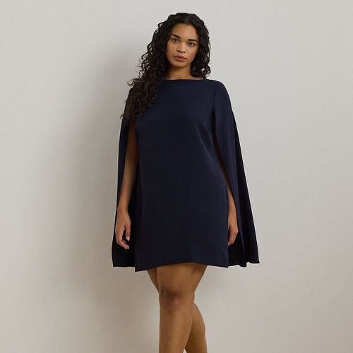 Grandes Tailles - Robe de cocktail à cape en georgette - Lauren Curve - Modalova