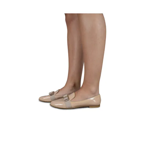 Shoes > Flats > Loafers - - Ferragamo - Modalova