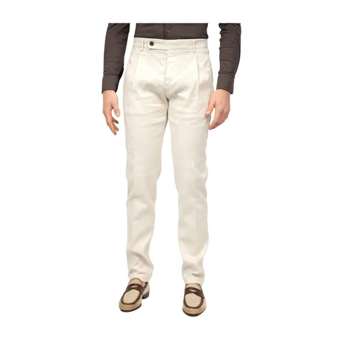 Trousers > Chinos - - Berwick - Modalova