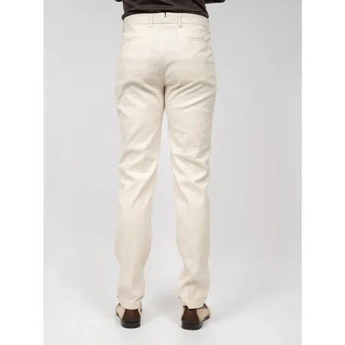 Trousers > Chinos - - Berwick - Modalova