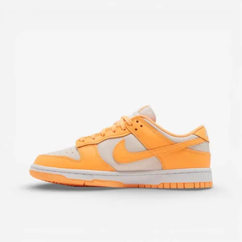 Nike - Shoes > Sneakers - Orange - Nike - Modalova
