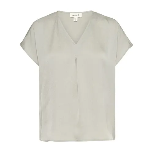 Tops > T-Shirts - - Soaked in Luxury - Modalova