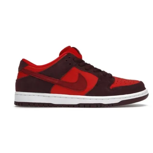 Nike - Shoes > Sneakers - Red - Nike - Modalova
