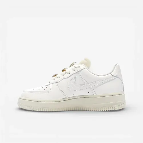 Nike - Shoes > Sneakers - Beige - Nike - Modalova