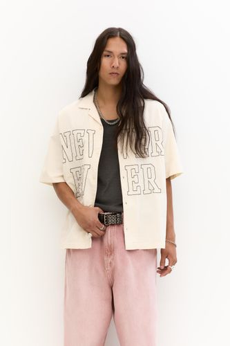 Chemise Manches Courtes Texte - Pull&Bear - Modalova