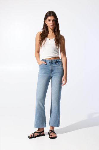 Jean Flare Mid Rise - Pull&Bear - Modalova