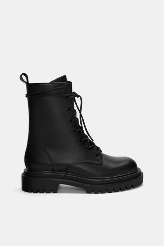 Bottines Plates Lacées En Cuir - Pull&Bear - Modalova