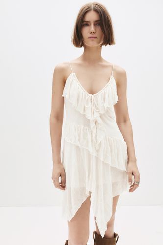 Robe Courte Asymétrique À Volant - Pull&Bear - Modalova