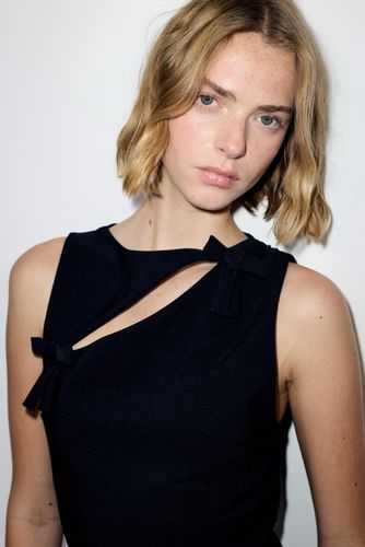 R.net/assets/public/0fbd/01fd/7ab2486e96cb/51180671a450/07394378800-A2M/07394378800-A2M.jpg?ts=1764071614375" - Apparel & Accessories > Clothing > Dresses - Modalova