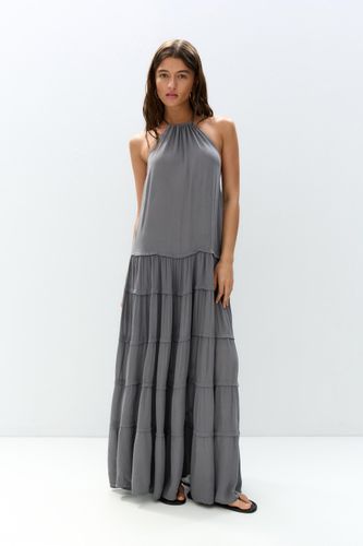 Robe Longue À Encolure Américaine Et Panneaux - Pull&Bear - Modalova