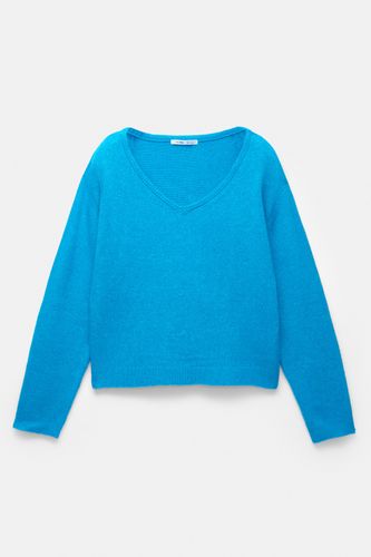 C.pullandbear.net/assets/public/70c1/5467/45474f6bbc74/4b15de0b95f0/07550326402-A4M/07550326402-A4M.jpg?ts=1755688402331" - model,Human face,Jeans,Person,Front face,Front or side facing,Clothing,white_background - Modalova