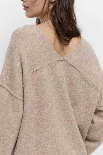 A8e/980f4692a804/bde126ad0308/07550308723-A4M/07550308723-A4M.jpg?ts=1759410611845" - model,Human face,Woman,Human single,Front face,Front or side facing,white_background - Modalova