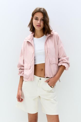 Veste Courte Légère À Capuche - Pull&Bear - Modalova