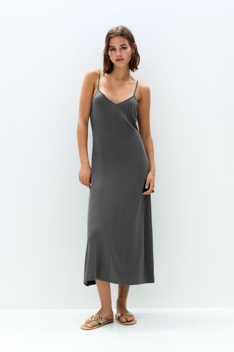 Robe Midi Fluide À Bretelles - Pull&Bear - Modalova