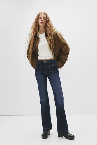 Jean Bootcut Clous - Pull&Bear - Modalova