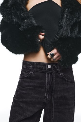 Atic.pullandbear.net/assets/public/4e28/a23f/6177401ca726/dee080865bf3/07687329800-A3M/07687329800-A3M.jpg?ts=1763052666361" - Apparel & Accessories > Clothing > Pants - Modalova