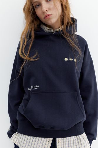 Sweat À Capuche Graphique Brodé - Pull&Bear - Modalova