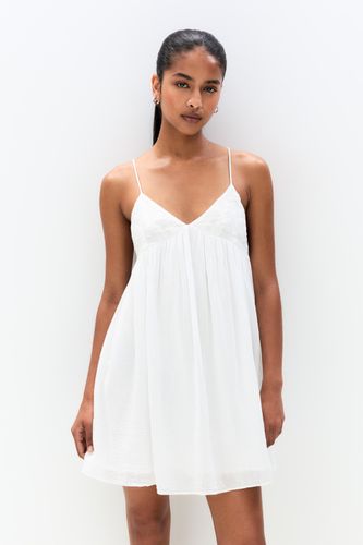 Robe Courte Blanche Brodée - Pull&Bear - Modalova