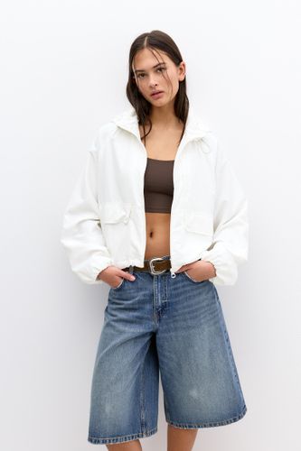 Veste Légère Courte À Capuche - Pull&Bear - Modalova