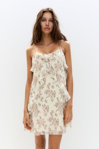 Robe Courte À Fleurs Et Volants - Pull&Bear - Modalova