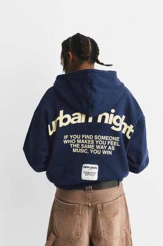 Sweat À Capuche Graphique - Pull&Bear - Modalova
