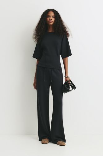 Net/assets/public/6bd9/4a2e/76ff480fa49a/c1b45884ba87/07150362800-A3M/07150362800-A3M.jpg?ts=1754564614634" - Apparel & Accessories > Clothing > Shirts & Tops - Modalova