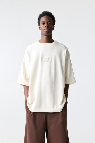 Sweat À Manches Courtes Et Écusson - Pull&Bear - Modalova