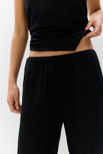 Pullandbear.net/assets/public/c5e0/9430/113d44bc8b10/35858338de5b/03680334800-A2M/03680334800-A2M.jpg?ts=1750336912935" - Apparel & Accessories > Clothing > Activewear - Modalova