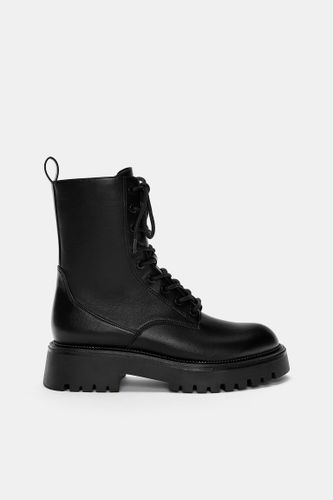 Bottines Plates À Lacets - Pull&Bear - Modalova