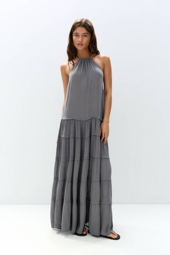 Robe Longue À Encolure Américaine Et Panneaux - Pull&Bear - Modalova