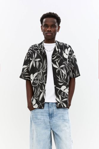 Chemise Manches Courtes Noire Feuilles - Pull&Bear - Modalova