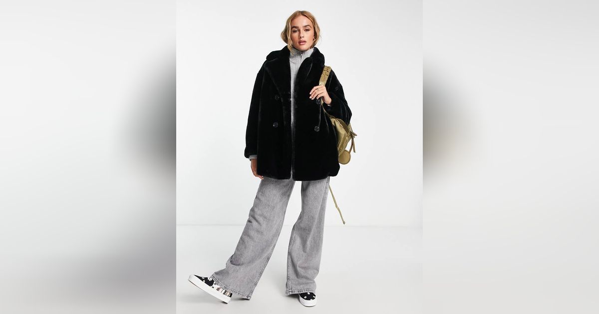 Manteau fausse on sale fourrure stradivarius